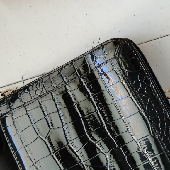 Forever 21 Shoulder bag /clutch with gold chain. Black crocodile skin texture - Picture 6 of 6